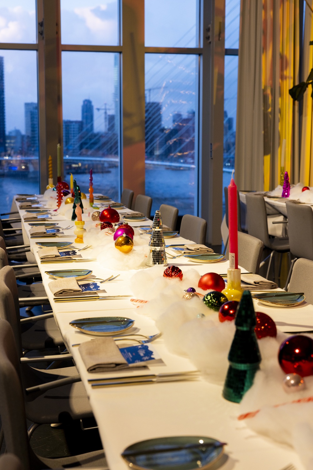 nhow_Rotterdam_Meeting_rooms_banquet_setting_loft_2+3_christmas_decoration_view