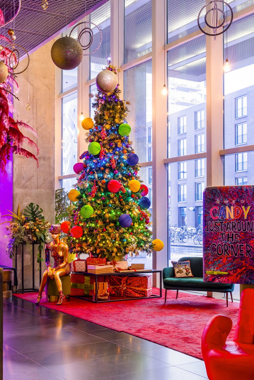 nhow_Rotterdam_lobby_receptio_christmas_decoration_colorful_tree