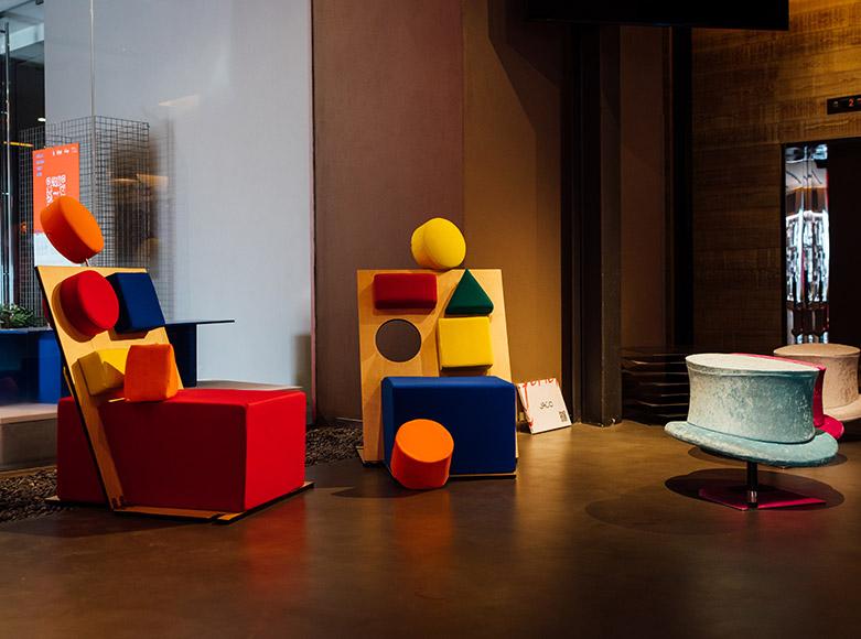 Seduta JAC Peek-a-Boo Exhibition nhow Milano
