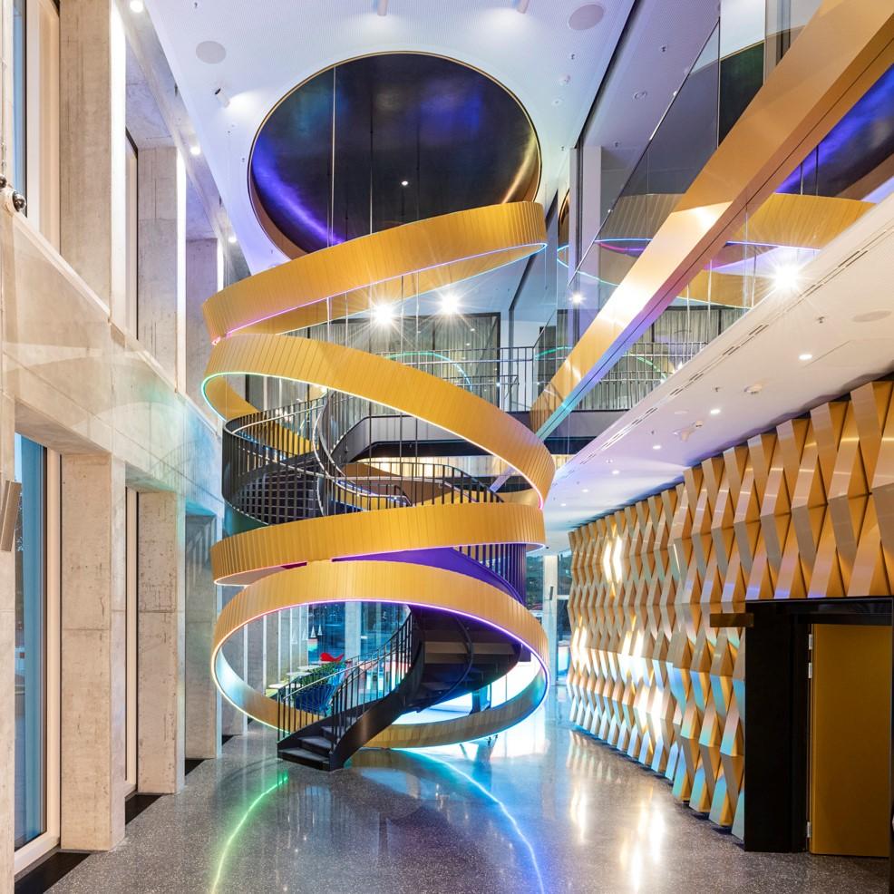 nhow_Frankfurt_Hotel_facilities_detail_spiral_staircase_gallery-1478x986 - SQUARE