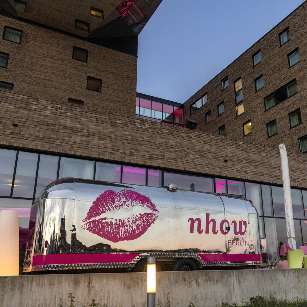 nhow_Berlin_Facade_night_street_outside_terrace_foodtruck-2064x1376-Copy-e1670248453680-1024x1024 - square