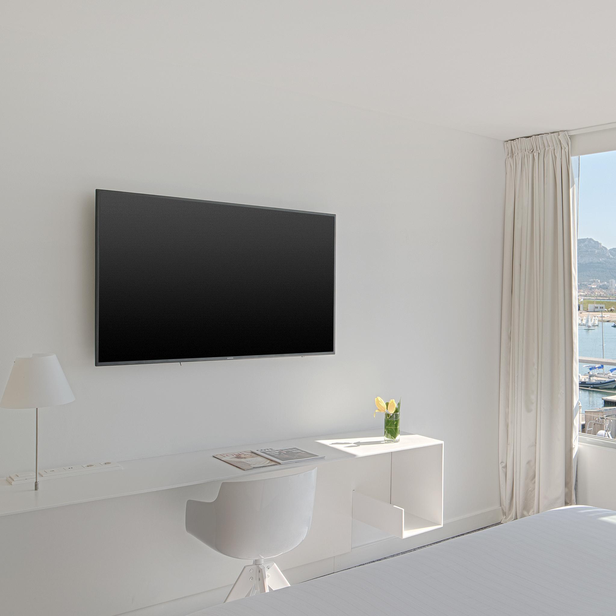 crop NHOW_MARSEILLE_FAMILY ROOM_303_HDR