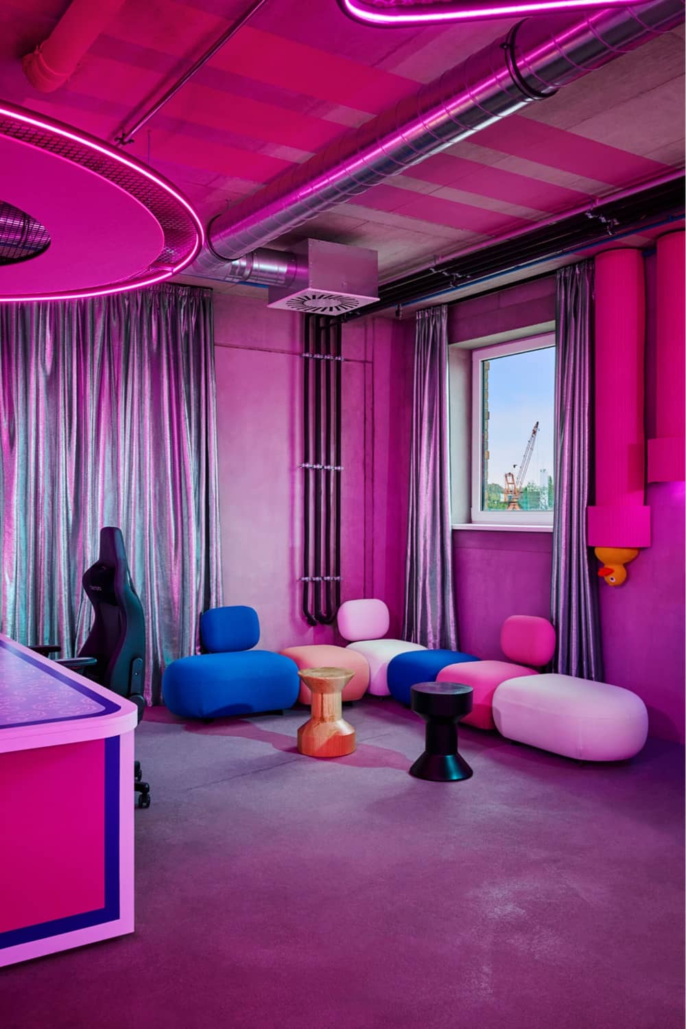 Lounge 1067 x 1600.1600