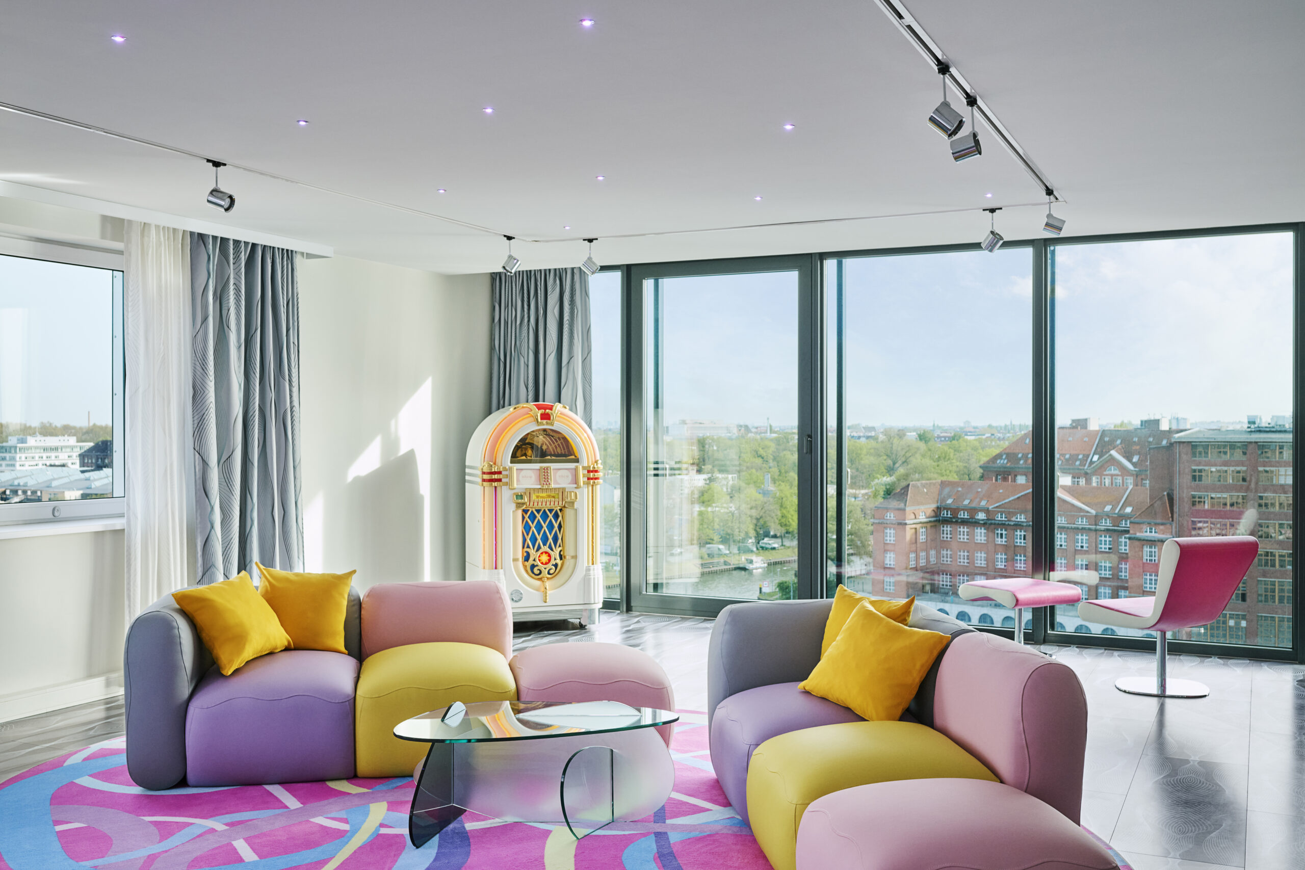 nhow_Berlin_Meeting_rooms_lounge_sitting_area_sofa_table_jukebox