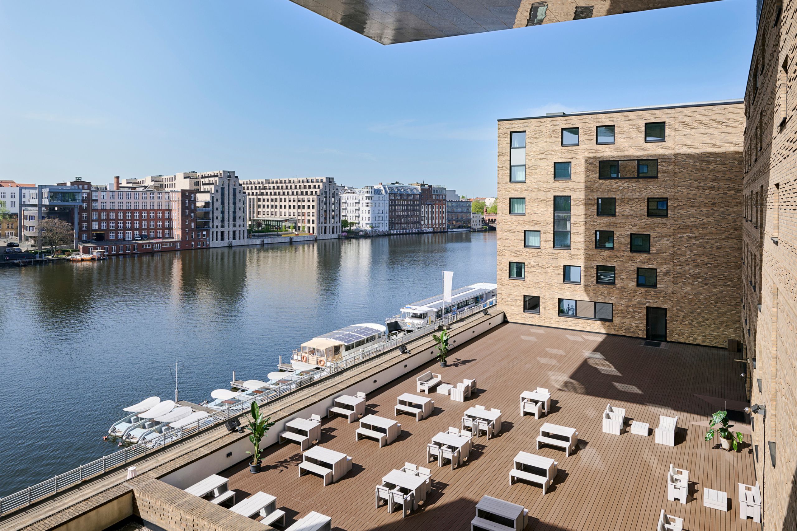 nhow_Berlin_Hotel_facilities_terrace_first_floor_day_time_spree_view-2560x1707