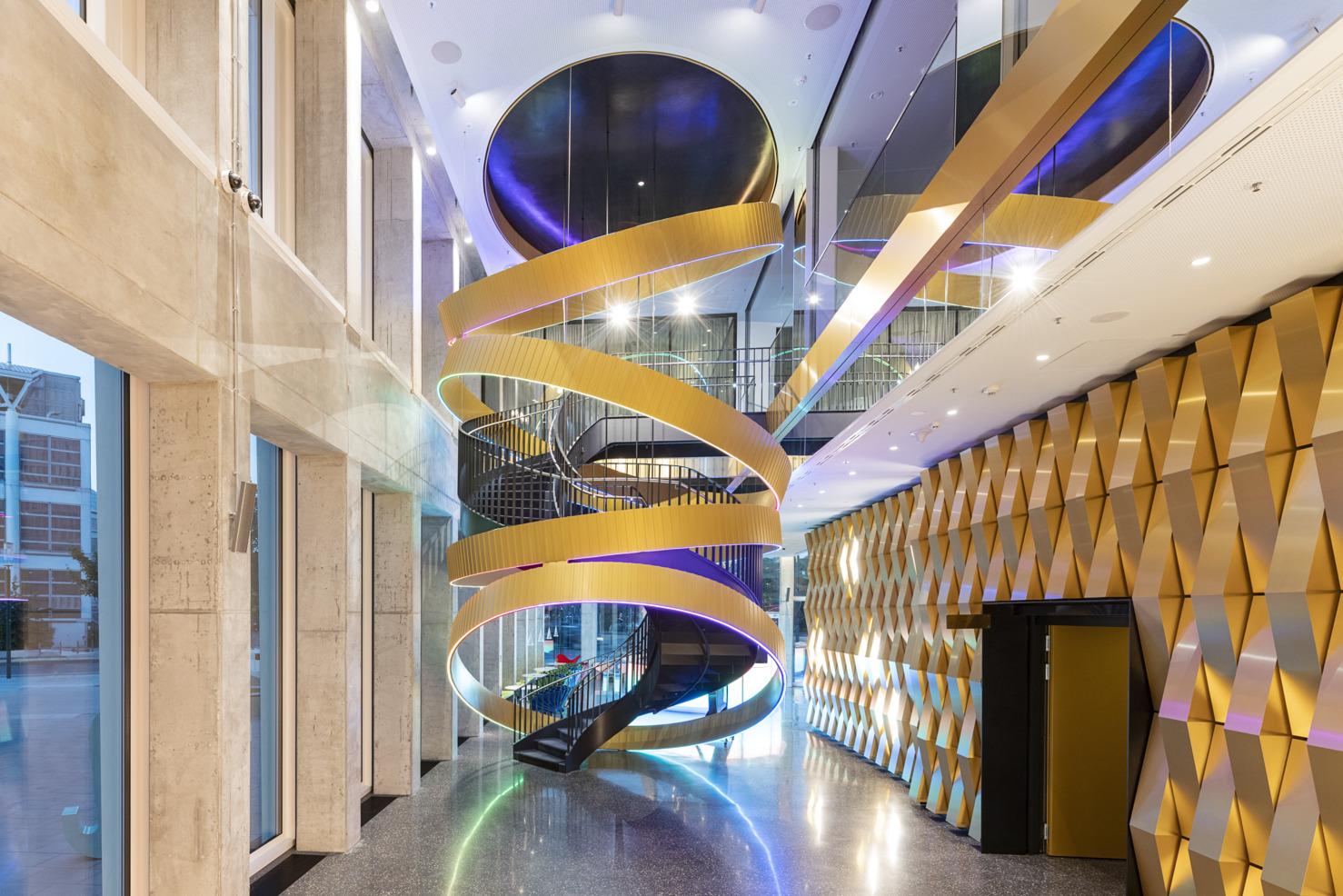nhow_Frankfurt_Hotel_facilities_detail_spiral_staircase_gallery-1478x986